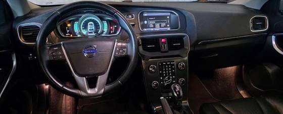 VOLVO V40 2.0 T4 DYNAMIC TURBO GASOLINA 4P AUTOMÁTICO